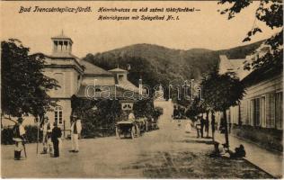 Trencsénteplic-fürdő, Kúpele Trencianske Teplice; Heinrich utca az első számú tükörfürdővel. Hermann Seibt kiadása / Heinrichgasse mit Spiegelbad Nr. 1. / street view, spa