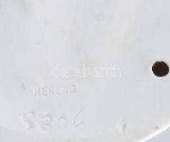 Herend munkásnő. Fehérmázas kerámia, jelzett, kis kopással, m: 29,5 cm