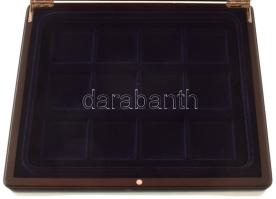 Mahagóni fa érmetartó kazetta bársonybéléssel, 7db 29mm nagyságú férőhellyel, 1db kivehető tálcával....