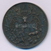 ~1900-1911. &quot;O.M.E.E. (Országos Magyar Ebtenyésztő Egyesület)&quot; bronz vadász díjérem, hátoldalán &quot;II. díj&quot; gravírozással (40mm) T:XF kis ph, patina