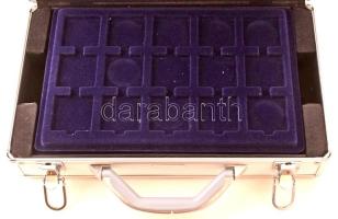 Leuchtturm alumínium érmetartó koffer, benne 6db érmetartó tálca 65x65mm-es és 50x50mm-es férőhelyek...