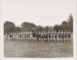 1923 A MÁV öregek és a román Kolozsvár labdarúgó mérközésen (6:2) készült fotó 6x9 cm /   Photo taken at the football match between MÁV seniors and Romanian Cluj (6:2) 6x9 cm