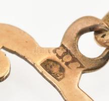 14K arany (Au) nyaklánc, fiatal táncos párt ábrázoló medállal, jelzett, szakadással, h: 50 cm, 14,07...