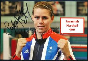 Savannah Marshall (1991- ) világbajnok brit ökölvívó autográf aláírása őt ábrázoló fotón, 15x10 cm / Autograph signed photo of Savannah Marshall World Champion British boxer