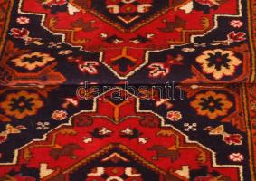 Keleti kézi készítésű futószőnyeg, jó állapotban, cca 300x78 cm