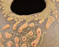 E. P. 1985 vulkánmázas rakuváza, jelzéssel, hibátlan, m: 10 cm