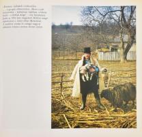 Csoma Gergely: Moldvai csángó magyarok. Bp., 1988, Corvina. Gazdag fotóanyaggal illusztrálva. Kiadói...