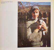 Csoma Gergely: Moldvai csángó magyarok. Bp., 1988, Corvina. Gazdag fotóanyaggal illusztrálva. Kiadói...