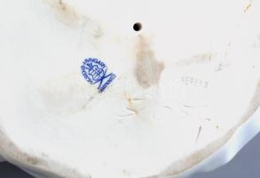 Herendi Turul szobor. Fehér mázas, jelzett, hibátlan. 33 cm