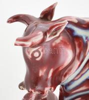 Nagyméretű kerámia bika, festett, mázas, jelzett, lepattanással a szarván, 25x34 cm
