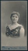 1905 P. Szathmáry Gizella dedikált portréfotója Tessényi Margit (1879-1957) zongoraművész részére, keményhátú fotó Uher Ödön budapesti műterméből, 20x11 cm