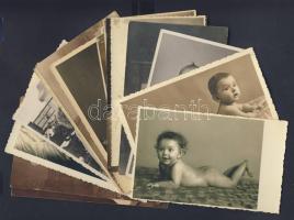 17db különféle régi babafénykép