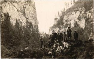 1936 Tordai-hasadék, Cheile Turzii, Torda, Turda; Torda hasadék, kirándulók, turisták / mountain pass, gorge, tourists, hikers. photo