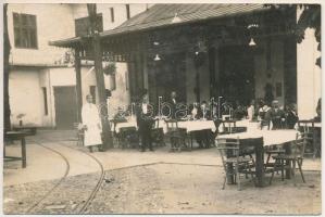 Nagyvárad, Oradea; Kék Macska vendéglő, étterem terasza a villamossín mellett / restaurant's terrace next to the tramway tracks. Mimosa photo