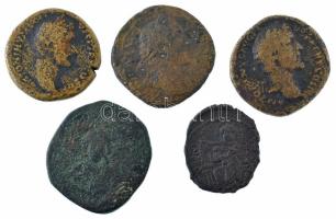 5db-os gyenge állapotú bronz érmetétel, benne Római Birodalom bronz Sestertius (3db) és Bizánci Birodalom bronz Follis (2db) T:F,VG 5pcs bronze coin lot in weak condition, within Roman Empire bronze Sestertius (3pcs) and Byzantine Empire bronze Follis (2pcs) C:F,VG