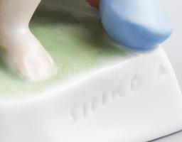 Zsolnay Olvasó fiú macskával. Terv.: Sinkó Andás. Jelzett, hibátlan, gyári tűzhibával, m: 18 cm