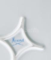 Herendi kínáló. Négyoldalú, áttört mintával, kézzel festett virágmintával, 2. oszt. jelzéssel, hibát...