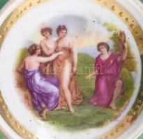 Karlsbad historizáló bonbonier, belsejében is jelenetes matricás díszítéssel, fedelében jelzett, kop...