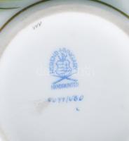 Herendi bonbonier, plasztikus rózsa fogóval. Jelzett, rózsán kis pattogzással, d: 8 cm