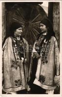 Jeune filles de Transylvanie / Mädchen aus Siebenbürgen / Erdélyi folklór / Peasant girls from Transylvania (EK)