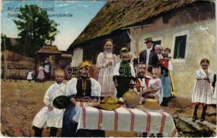 Bánffyhunyad, Huedin; erdélyi család, folklór. Ábrahám M. kiadása / Transylvanian folklore, family (Rb)