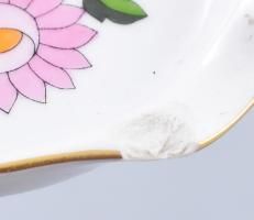 Kalocsai 3 darabos porcelán szett, kancsó, váza, hamuzó. Jelzett, hamuzó sérült, klf méretben