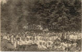 1915 Kőrösmező, Körösmező, Jaszinya, Jasina, Yasinia (Máramaros); Ruthének (ruszinok) munkában / Ruthenen bei der Arbeit / Ruthenian (Rusyn) people at work (EK)