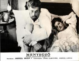 54db klf fekete-fehér és színes nagyalakú mozis kép, benne művész filmek fotójával