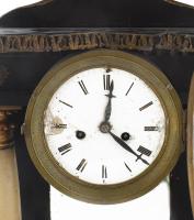 Biedermeier asztali óra oszlopos, feles ütős szerkezet, működik, számlap sérült 45x55 cm