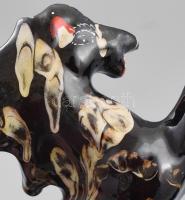 Iparművészeti kerámia ágaskodó ló. Jelzés nélkül, pattogzással, m: 26,5 cm