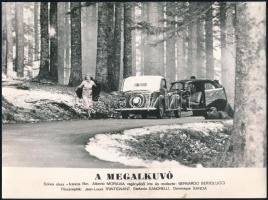 ,,A megalkuvó című olasz - francia film egy autós jelenete, 1 db vintage produkciós filmfotó (vitrinfotó, lobbyfotó) ezüst zselatinos fotópapíron, a használatból eredő (esetleges) kisebb hibákkal, 18x24 cm