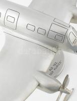 Ago Ao 192 Kurier 1930-as évekbeli repülőgép nagyméretű fém makettje, tartón, sérüléssel, 67x48x30 c...