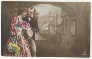 11 db RÉGI motívum képeslap vegyes minőségben hölgyekről / 11 pre-1945 motive postcards in mixed qua...