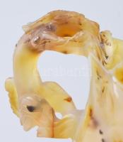 Achát kínai itatópohár (Libation Cup) két kapaszkodó Chilong füllel. cca 19.-20. sz., Kína, faragott...