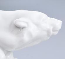 Herend jegesmedve. Jelzett: masszába nyomott HEREND felirat, fehérmázas, terv.: Markup Béla. Kopássa...