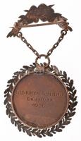 1930. "Debrecen Súlyemelés Bajnoka 1930" láncos, Debrecen címerét ábrázoló láncos jelvény,...