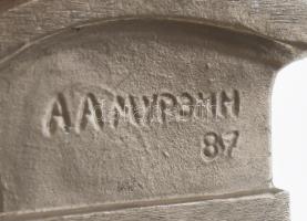 Lenin büszt. Fém öntvény, jelzett, m: 12,5 cm