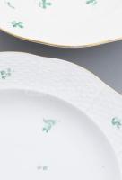 Óherendi 4 darab petrezselyemlevél mintás tányér, 2 db mélytányér, 2 db nagytányér, jelzett, kopássa...