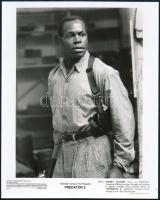 1990 ,,Predator 2" című film szereplője, 1 db vintage produkciós filmfotó (vitrinfotó, lobbyfotó) ezüst zselatinos fotópapíron, 24x17,8 cm