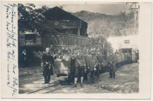 1933 Nagybánya, Baia Mare; Mina de Aur din Valea Rosie / Veresvizi aranybánya bejárata, bányavasút bányászokkal / mine entry with miners. photo