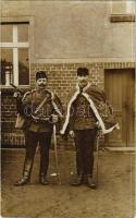 Lekér, Hronovce, Cajakovo; Katonatisztek fegyverrel és kardokkal az akkori Bars megyéből / Military officers with gun and swords from Tekovská zupa. photo (EK)