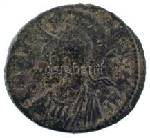 Római Birodalom / Heraclea / I. Constantinus 333-336. AE Follis (2,35g) T:VF Roman Empire / Heraclea / Constantine I 333-336. AE Follis &quot;VRBS ROMA / SMH epsilon&quot; (2,35g) C:VF RIC VII 143.