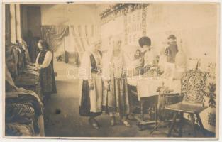 1930 Brassó, Kronstadt, Brasov; erdélyi folklór / Transylvanian folklore. Atelier Helios photo (vágott / cut)