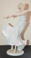 Táncoló leány német porcelán. 26 cm magas