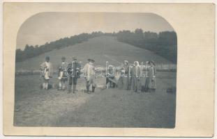 1913 Priszlop-hegység, Prislop (Máramaros, Maramures) (?); vadászok, erdélyi folklór / hunters, Transylvanian folklore. photo (ragasztónyom / glue marks)