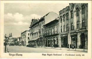 Marosvásárhely, Targu Mures; Piata Regele Ferdinand / Ferdinánd király tér, rendőrség, Hangya szövetkezet üzlete. Révész Béla Nr. 162. 1929. / square, police, cooperative shop (fl)