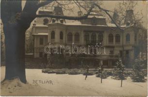 Betlér, Betliar (Rozsnyó, Roznava); Gróf Andrássy kastély télen / castle in winter. photo