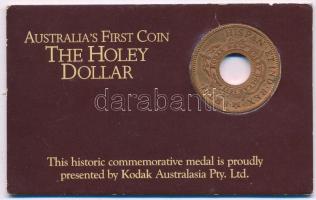 Ausztrália 1988. &quot;A New South Wales-i lyukas dollár&quot; bronz emlékérem eredeti karton díszlapon T:UNC kis patina Australia 1988. &quot;The New South Wales Holey Dollar&quot; bronze commemortive medallion on original cardboard sheet C:UNC small patina