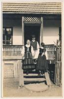 Székelyföld, Tinutul Secuiesc; Székely népviselet / Costume sacuesti / Transylvanian folklore. Foto. orig. Fischer J. 1931