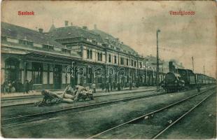 1910 Szolnok, vasútállomás, gőzmozdony, vonat. Fuchs és Társa kiadása (fa)